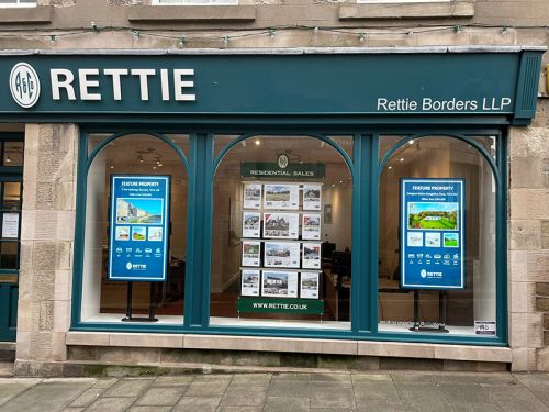 ultra-high-window-displays-gallery-17